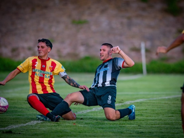 Estudiantes le gan� a Bull Dog y qued� arriba en su zona